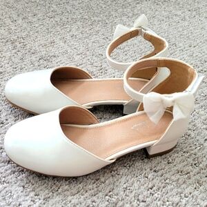 Girls White Dress Shoe